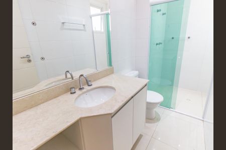 Apartamento para alugar com 246m², 4 quartos e 5 vagasBanheiro da Suíte 2