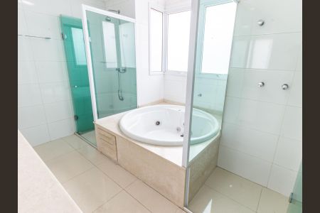 Apartamento para alugar com 246m², 4 quartos e 5 vagasBanheiro da Suíte 1