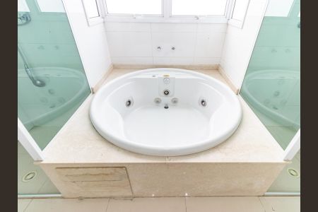 Apartamento para alugar com 246m², 4 quartos e 5 vagasBanheiro da Suíte 1