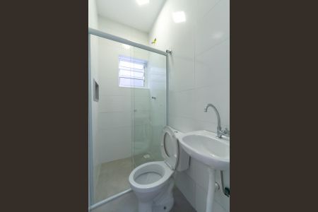 Banheiro de kitnet/studio para alugar com 1 quarto, 29m² em Vila Dayse, São Bernardo do Campo