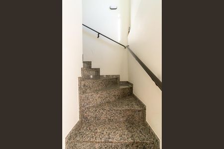 Casa à venda com 125m², 3 quartos e 2 vagasEscada