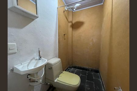 Banheiro Social de casa para alugar com 2 quartos, 65m² em Caxingui, São Paulo