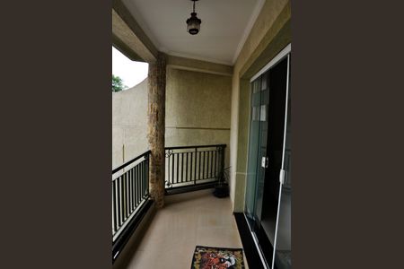 Casa à venda com 240m², 3 quartos e 6 vagas Casa à venda com 240m², 3 quartos e 6 vagasDetalhe - Varanda da Sala