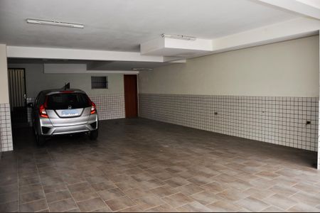 Casa à venda com 240m², 3 quartos e 6 vagas Casa à venda com 240m², 3 quartos e 6 vagasDetalhe - Garagem