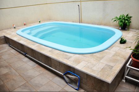 Casa à venda com 240m², 3 quartos e 6 vagas Casa à venda com 240m², 3 quartos e 6 vagasDetalhe - Quintal com Piscina