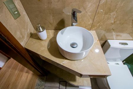 Apartamento à venda com 72m², 2 quartos e 2 vagas Apartamento à venda com 72m², 2 quartos e 2 vagasBanheiro social