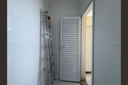 Apartamento à venda com 144m², 2 quartos e 2 vagas Apartamento à venda com 144m², 2 quartos e 2 vagasLavabo/ depósito
