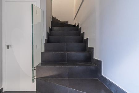 Apartamento à venda com 47m², 1 quarto e 1 vagaEscada