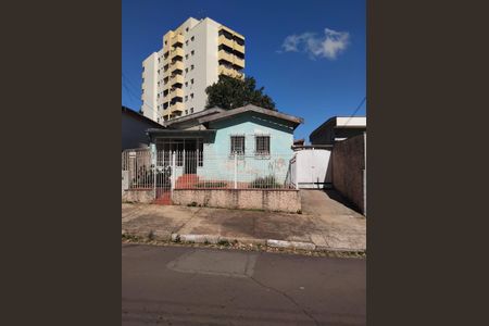 Casa à venda com 340m², 2 quartos e 3 vagas Casa à venda com 340m², 2 quartos e 3 vagasFachada