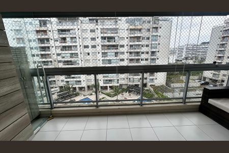 Apartamento à venda com 82m², 2 quartos e 1 vaga Apartamento à venda com 82m², 2 quartos e 1 vagaVaranda