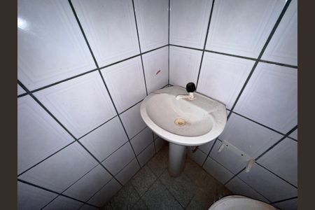 Casa para alugar com 90m², 2 quartos e 1 vaga Casa para alugar com 90m², 2 quartos e 1 vagaBanheiro Social