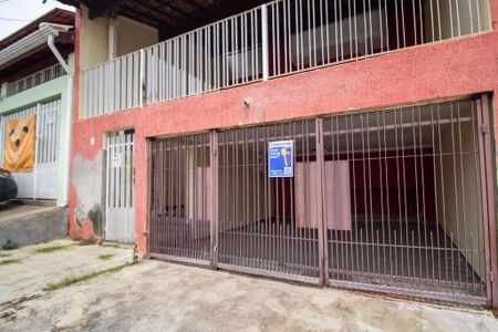 Casa para alugar com 194m², 3 quartos e 2 vagas Casa para alugar com 194m², 3 quartos e 2 vagasFachada