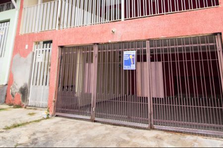 Casa para alugar com 194m², 3 quartos e 2 vagas Casa para alugar com 194m², 3 quartos e 2 vagasFachada