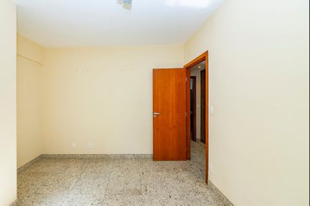 Apartamento à venda com 140m², 4 quartos e 3 vagasQuarto 2