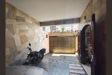 Casa de condomínio à venda com 345m², 4 quartos e 2 vagas Casa de condomínio à venda com 345m², 4 quartos e 2 vagasGaragem / Quintal