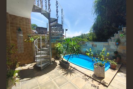 Casa de condomínio à venda com 345m², 4 quartos e 2 vagas Casa de condomínio à venda com 345m², 4 quartos e 2 vagasPiscina