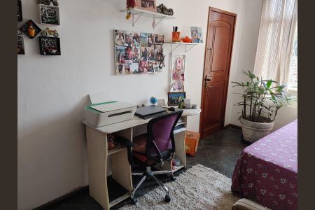 Casa de condomínio à venda com 345m², 4 quartos e 2 vagas Casa de condomínio à venda com 345m², 4 quartos e 2 vagasQuarto 4