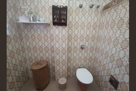 Casa de condomínio à venda com 345m², 4 quartos e 2 vagas Casa de condomínio à venda com 345m², 4 quartos e 2 vagasBanheiro Suite