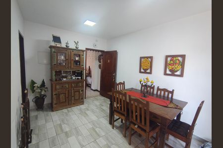 Casa de condomínio à venda com 345m², 4 quartos e 2 vagas Casa de condomínio à venda com 345m², 4 quartos e 2 vagasSala de Jantar