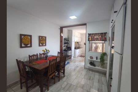 Casa de condomínio à venda com 345m², 4 quartos e 2 vagas Casa de condomínio à venda com 345m², 4 quartos e 2 vagasCozinhaSala de Jantar