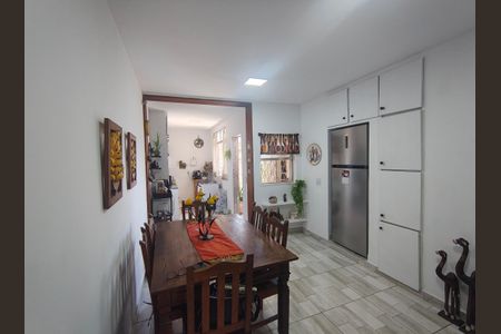 Casa de condomínio à venda com 345m², 4 quartos e 2 vagas Casa de condomínio à venda com 345m², 4 quartos e 2 vagasSala de Jantar