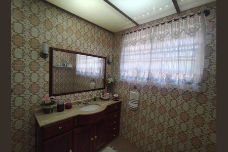 Casa de condomínio à venda com 345m², 4 quartos e 2 vagas Casa de condomínio à venda com 345m², 4 quartos e 2 vagasBanheiro Suite