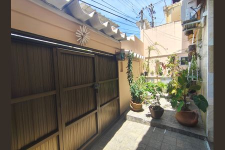 Casa de condomínio à venda com 345m², 4 quartos e 2 vagas Casa de condomínio à venda com 345m², 4 quartos e 2 vagasGaragem / Quintal