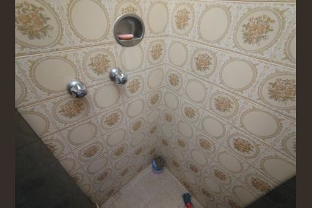 Casa de condomínio à venda com 345m², 4 quartos e 2 vagas Casa de condomínio à venda com 345m², 4 quartos e 2 vagasBanheiro Suite