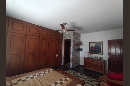 Casa de condomínio à venda com 345m², 4 quartos e 2 vagas Casa de condomínio à venda com 345m², 4 quartos e 2 vagasQuarto 3 - Suite