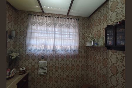 Casa de condomínio à venda com 345m², 4 quartos e 2 vagas Casa de condomínio à venda com 345m², 4 quartos e 2 vagasBanheiro Suite