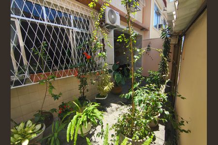 Casa de condomínio à venda com 345m², 4 quartos e 2 vagas Casa de condomínio à venda com 345m², 4 quartos e 2 vagasGaragem / Quintal