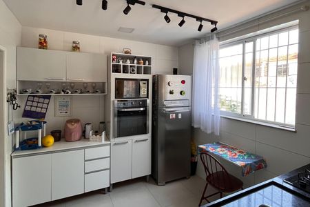 Casa à venda com 197m², 4 quartos e 2 vagas Casa à venda com 197m², 4 quartos e 2 vagasCozinha