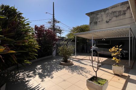 Casa à venda com 197m², 4 quartos e 2 vagas Casa à venda com 197m², 4 quartos e 2 vagasQuintal