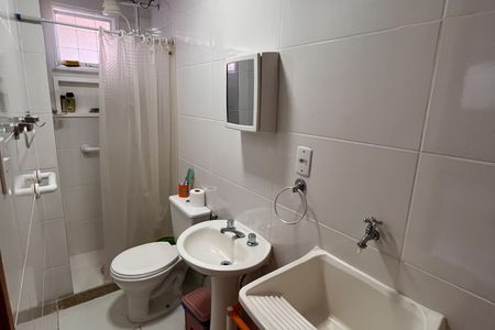 Casa à venda com 197m², 4 quartos e 2 vagas Casa à venda com 197m², 4 quartos e 2 vagasBanheiro da Suite anexa