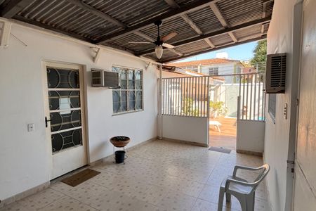 Casa à venda com 197m², 4 quartos e 2 vagas Casa à venda com 197m², 4 quartos e 2 vagasArea dos fundos