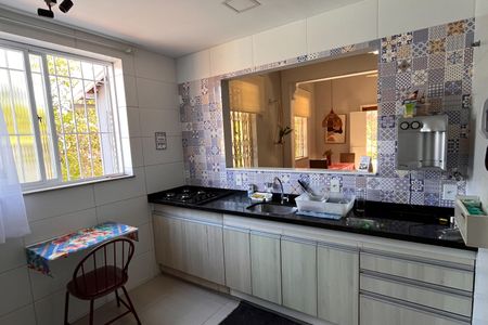 Casa à venda com 197m², 4 quartos e 2 vagas Casa à venda com 197m², 4 quartos e 2 vagasCozinha