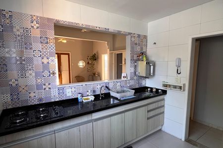 Casa à venda com 197m², 4 quartos e 2 vagas Casa à venda com 197m², 4 quartos e 2 vagasCozinha