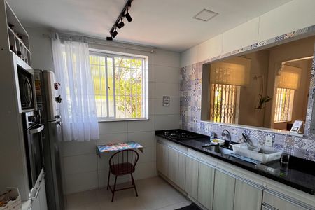 Casa à venda com 197m², 4 quartos e 2 vagas Casa à venda com 197m², 4 quartos e 2 vagasCozinha