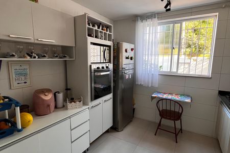 Casa à venda com 197m², 4 quartos e 2 vagas Casa à venda com 197m², 4 quartos e 2 vagasCozinha