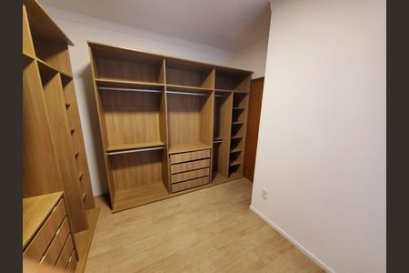 Closet do Quarto 3 de casa de condomínio para alugar com 3 quartos, 262m² em Residencial Parque dos Alecrins, Campinas
