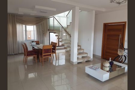 Sala de casa de condomínio para alugar com 3 quartos, 262m² em Residencial Parque dos Alecrins, Campinas