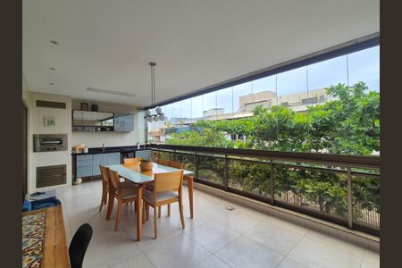 Apartamento à venda com 115m², 3 quartos e 2 vagasVaranda 