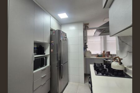 Apartamento à venda com 115m², 3 quartos e 2 vagasCozinha 