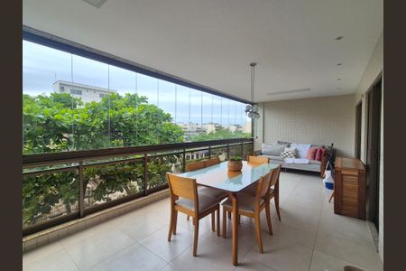 Apartamento à venda com 115m², 3 quartos e 2 vagasVaranda 