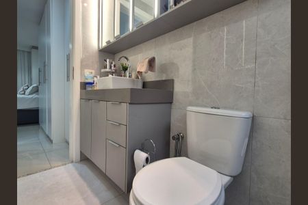 Apartamento à venda com 115m², 3 quartos e 2 vagasBanheiro suite 