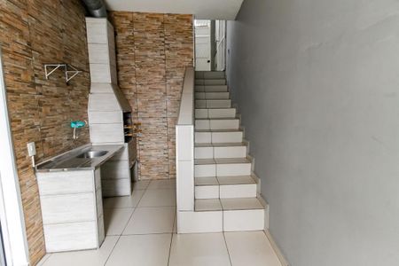 Casa para alugar com 77m², 2 quartos e sem vagaEscada