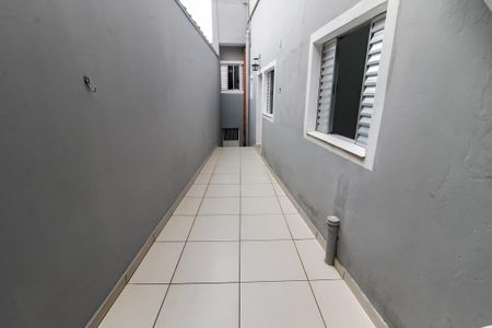 Casa para alugar com 77m², 2 quartos e sem vagaQuintal