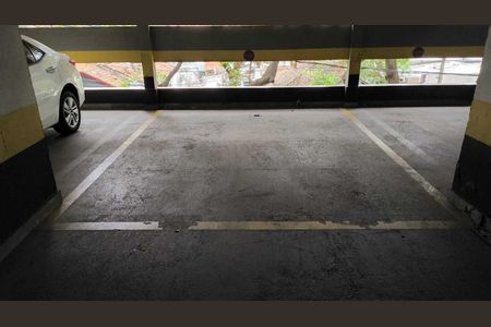 Garagem de kitnet/studio para alugar com 1 quarto, 48m² em Funcionários, Belo Horizonte