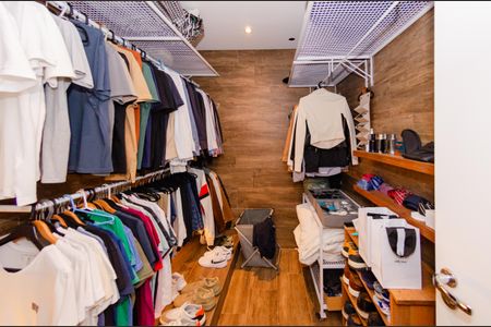 Apartamento à venda com 130m², 2 quartos e 2 vagasCloset suíte 2