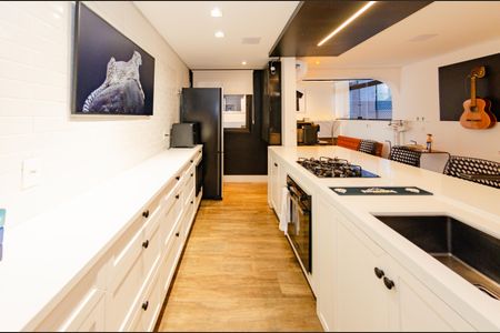 Apartamento à venda com 130m², 2 quartos e 2 vagasCozinha